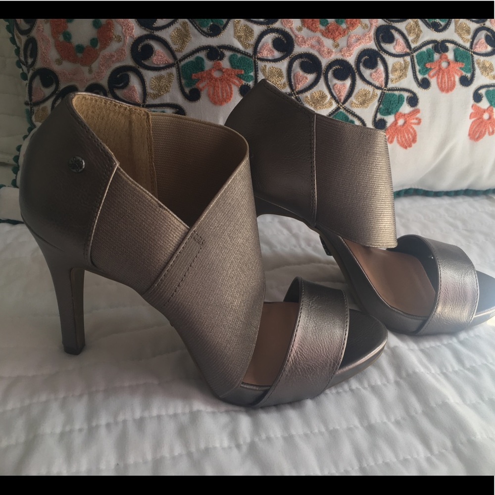 NWOT Vera Wang Heels Pewter Metallic Shoes